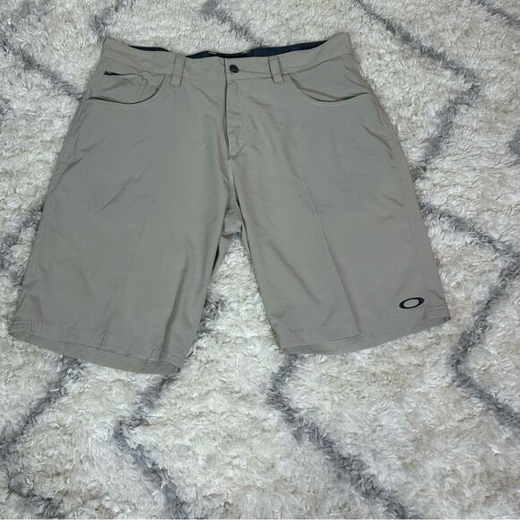 Oakley Tan Flat Front Shorts Casual Style - Picture 1 of 7